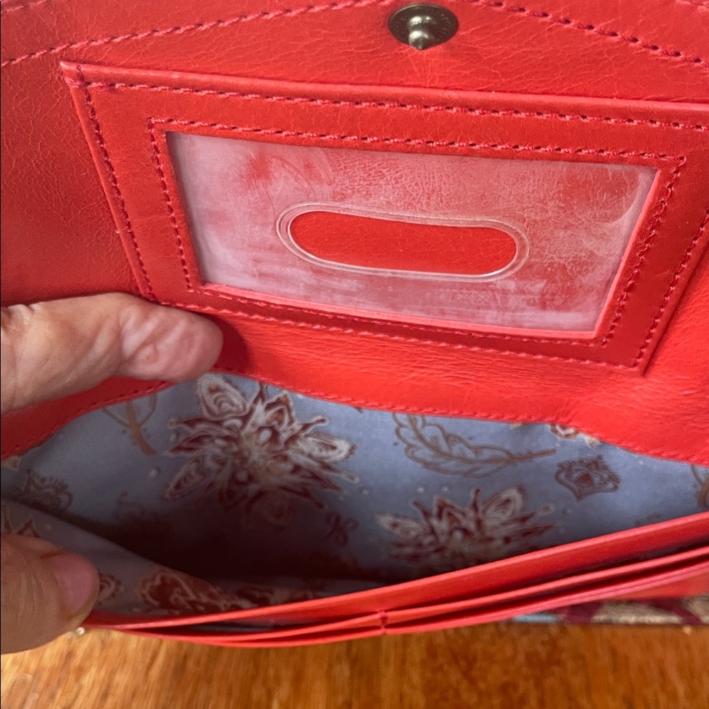 Women's Hobo Redish/orange Leather Envelope Wallet Clutch NWOT - Picture 4 of 6